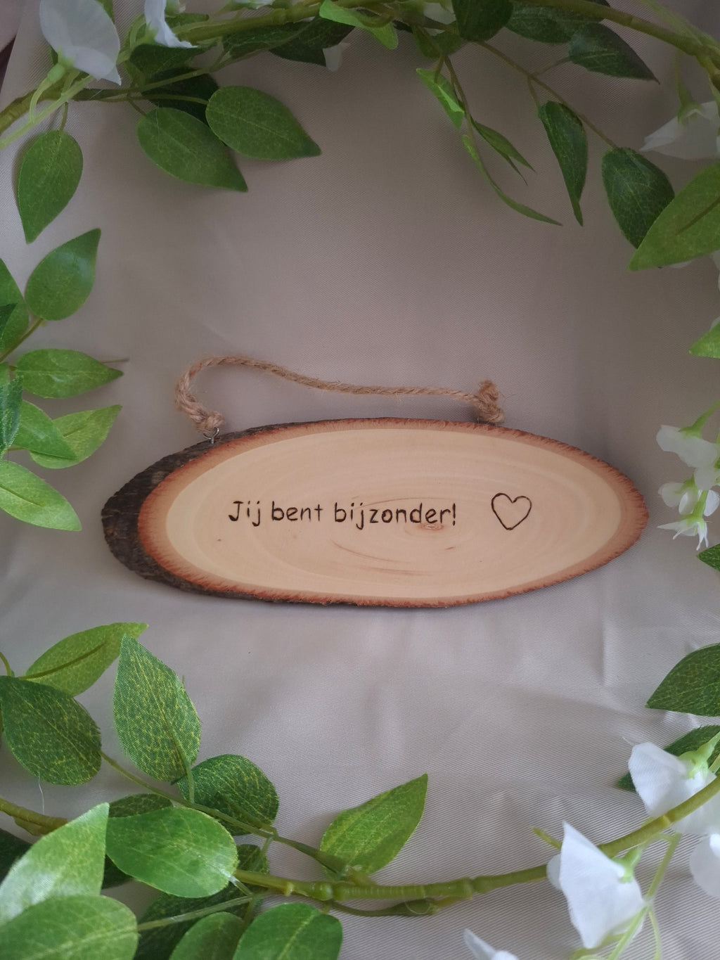Houten hangers met tekst naar keuze