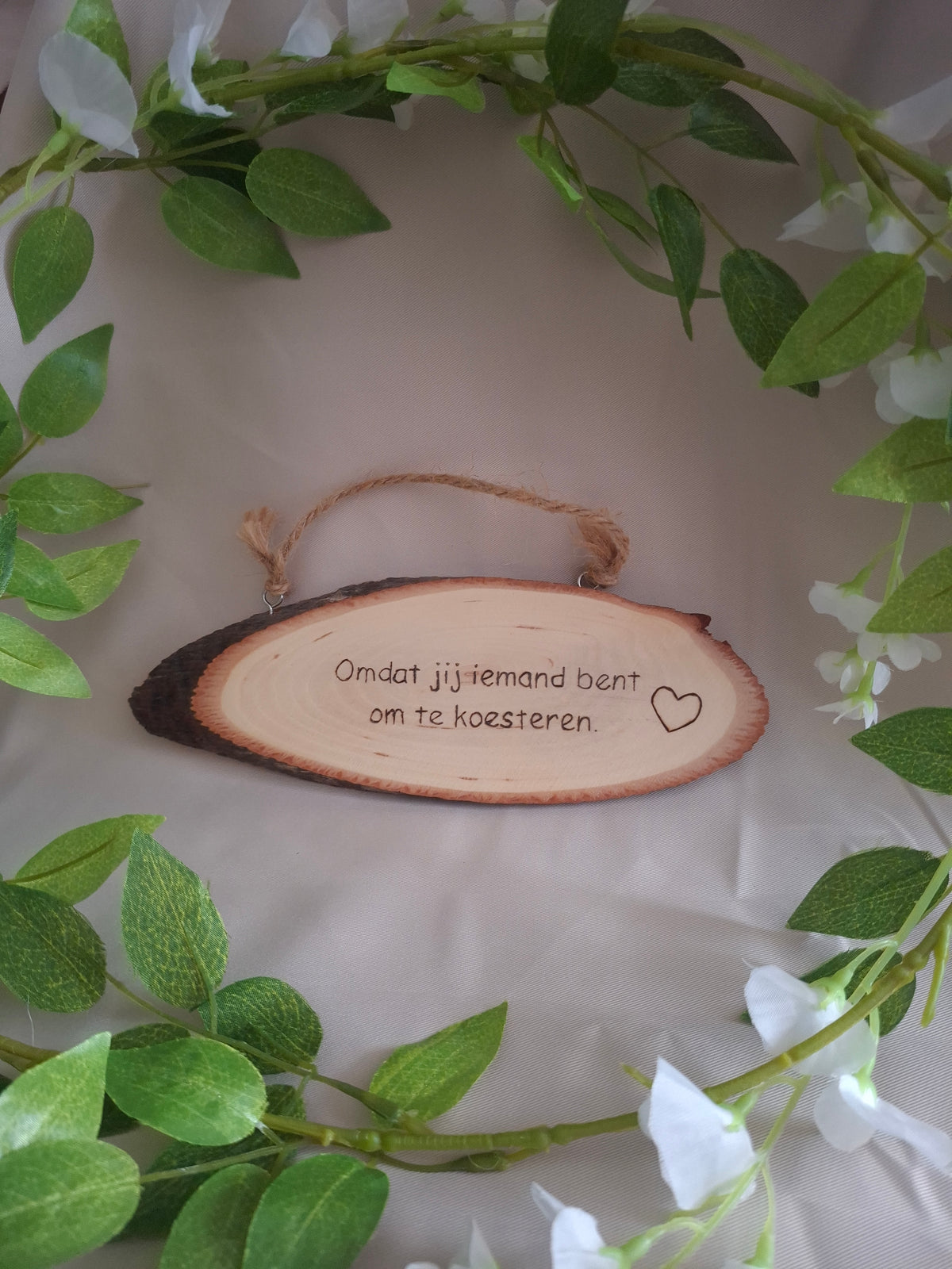 Houten hangers met tekst naar keuze