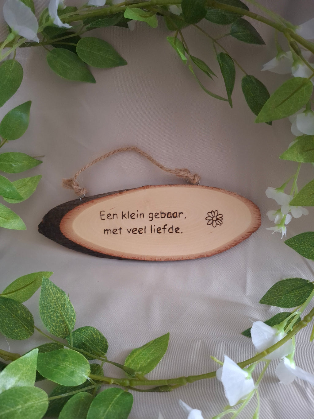 Houten hangers met tekst naar keuze